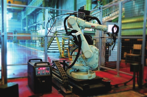 酒鋼碳鋼冷軋鋼卷自動(dòng)焊接機(jī)器人上線(xiàn)